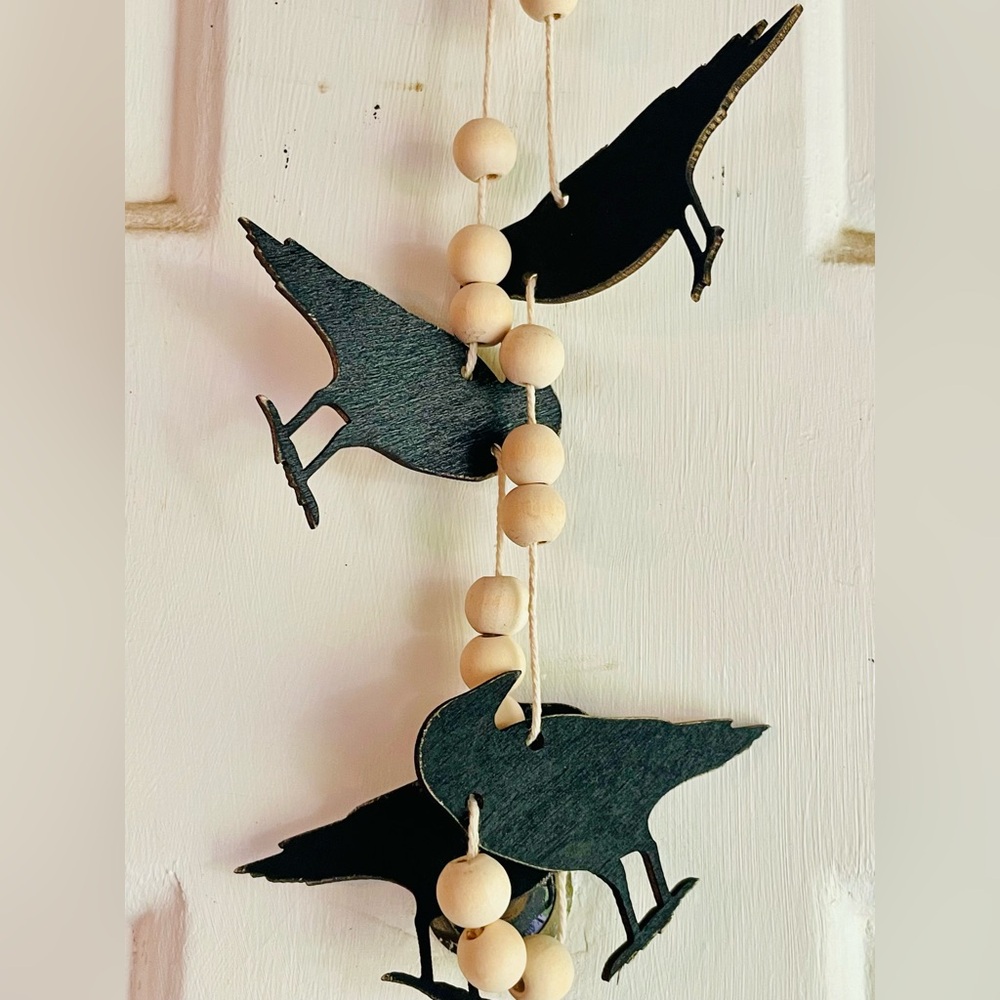 *Wooden Beaded Crow Mini Garland - Picture 5 of 12